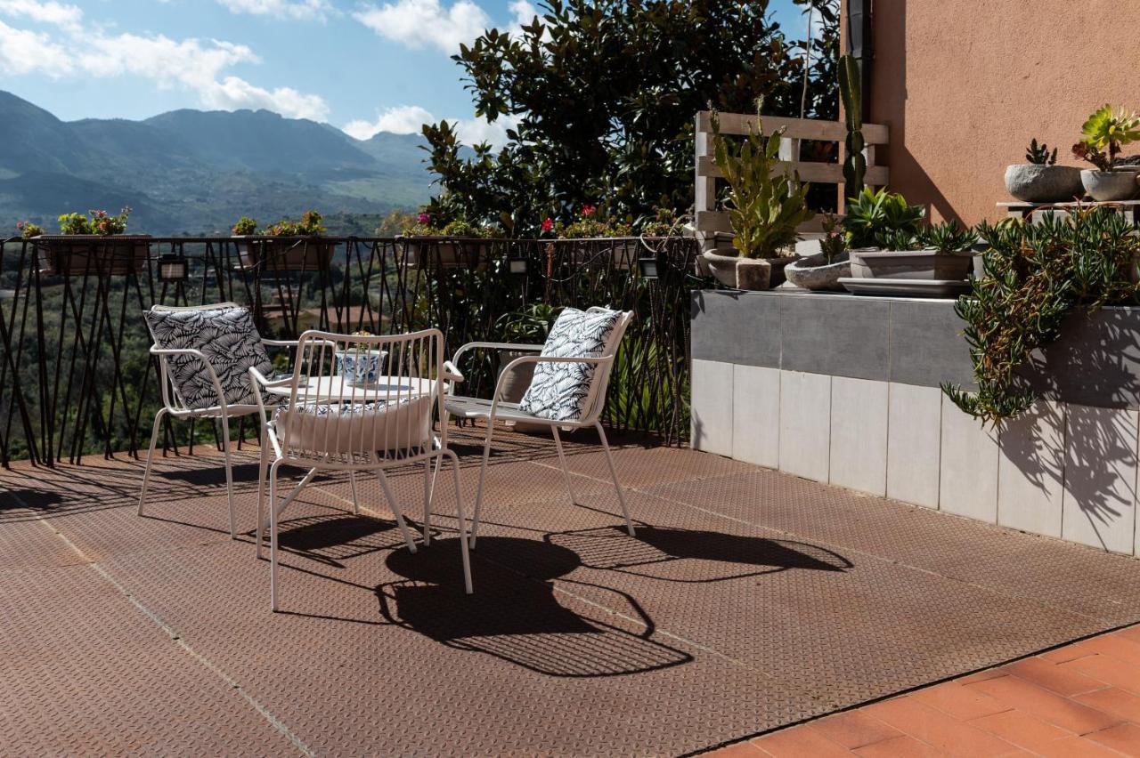 Bnb Casa Rossa Monreale Bagian luar foto