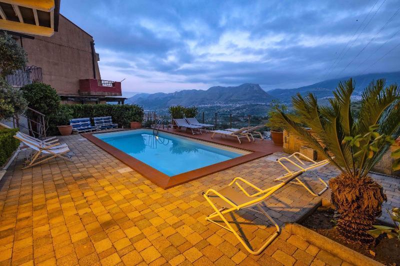Bnb Casa Rossa Monreale Bagian luar foto