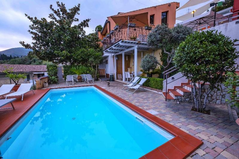 Bnb Casa Rossa Monreale Bagian luar foto